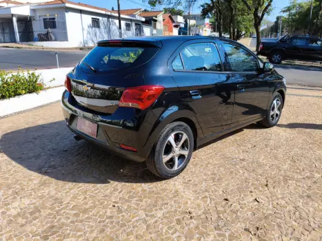 CHEVROLET Onix Hatch 1.4 4P FLEX LTZ, Foto 3 CHEVROLET Onix Hatch 1.4 4P FLEX LTZ, Foto 3