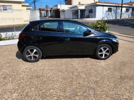 CHEVROLET Onix Hatch 1.4 4P FLEX LTZ, Foto 4 CHEVROLET Onix Hatch 1.4 4P FLEX LTZ, Foto 4