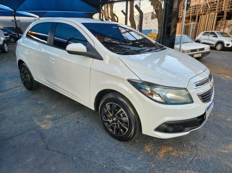 CHEVROLET Onix Hatch 1.4 4P FLEX LT, Foto 4