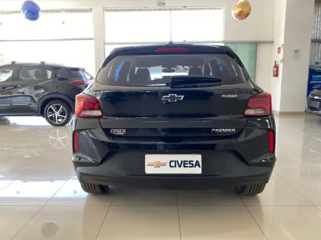 CHEVROLET Onix Hatch 1.0 12V 4P FLEX PREMIER 2 TURBO AUTOMTICO, Foto 4