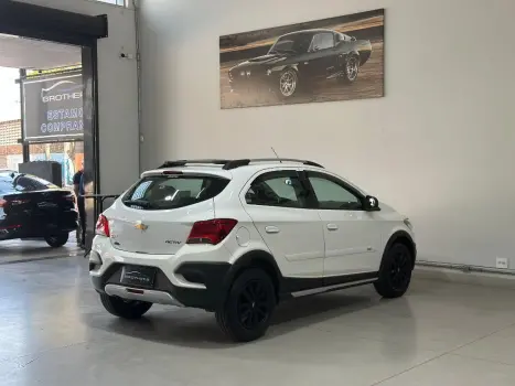 CHEVROLET Onix Hatch 1.4 4P FLEX ACTIV AUTOMÁTICO, Foto 4 CHEVROLET Onix Hatch 1.4 4P FLEX ACTIV AUTOMÁTICO, Foto 4