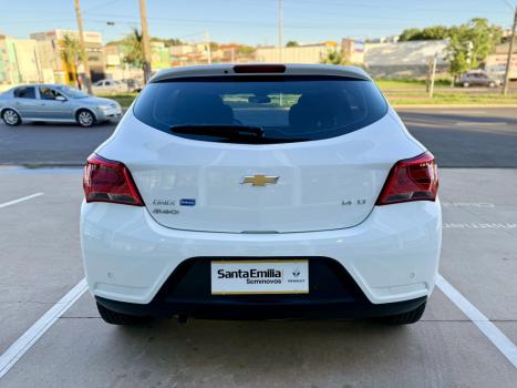 CHEVROLET Onix Hatch 1.4 4P FLEX LT, Foto 4 CHEVROLET Onix Hatch 1.4 4P FLEX LT, Foto 4