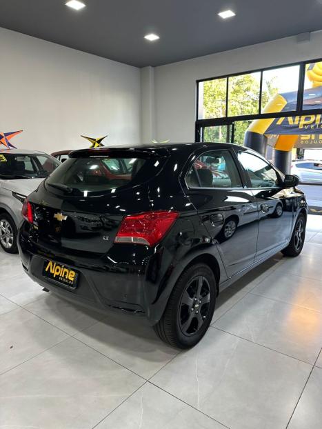 CHEVROLET Onix Hatch 1.4 4P FLEX LT, Foto 6 CHEVROLET Onix Hatch 1.4 4P FLEX LT, Foto 6