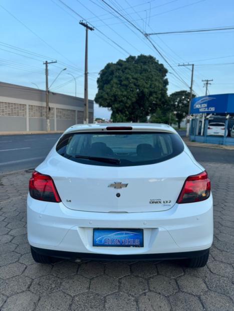 CHEVROLET Onix Hatch 1.4 4P FLEX LTZ, Foto 5