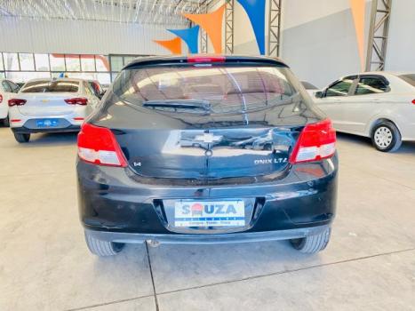 CHEVROLET Onix Hatch 1.4 4P FLEX LTZ, Foto 8