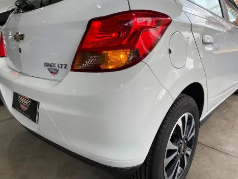 CHEVROLET Onix Hatch 1.4 4P FLEX LTZ, Foto 9