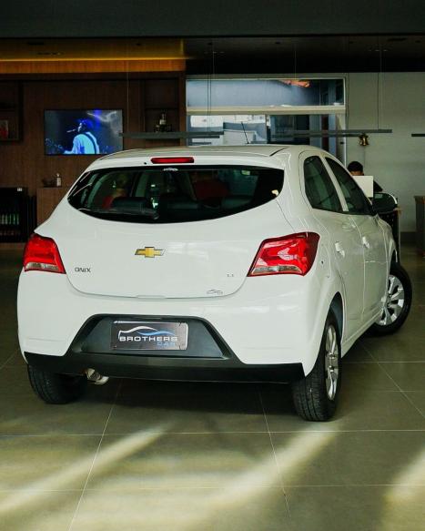 CHEVROLET Onix Hatch 1.0 4P FLEX LT, Foto 3