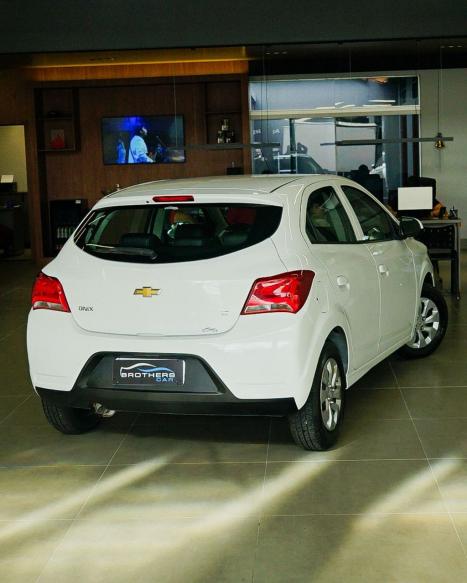 CHEVROLET Onix Hatch 1.0 4P FLEX LT, Foto 4