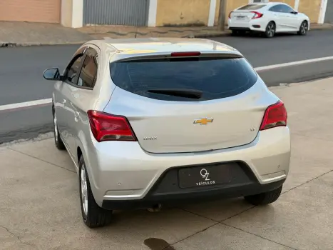 CHEVROLET Onix Hatch 1.4 4P FLEX LT, Foto 8