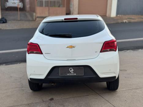CHEVROLET Onix Hatch 1.4 4P FLEX LT, Foto 8