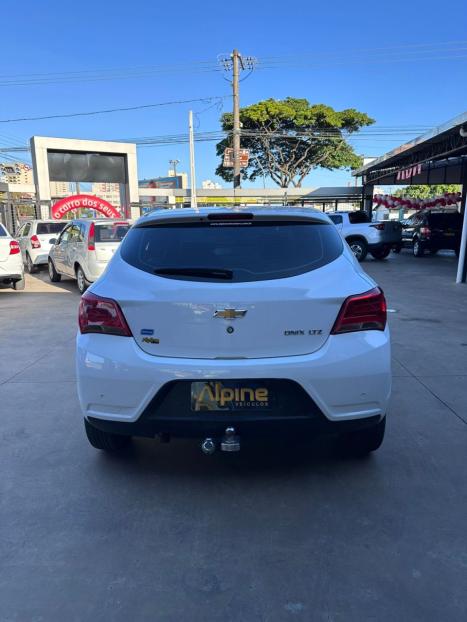 CHEVROLET Onix Hatch 1.4 4P FLEX LTZ AUTOM�TICO, Foto 5