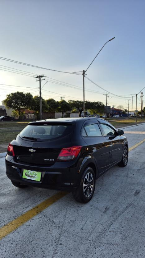 CHEVROLET Onix Hatch 1.4 4P FLEX LTZ AUTOM�TICO, Foto 7