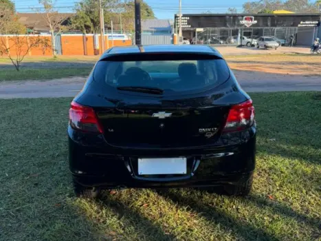 CHEVROLET Onix Hatch 1.4 4P FLEX LT, Foto 8