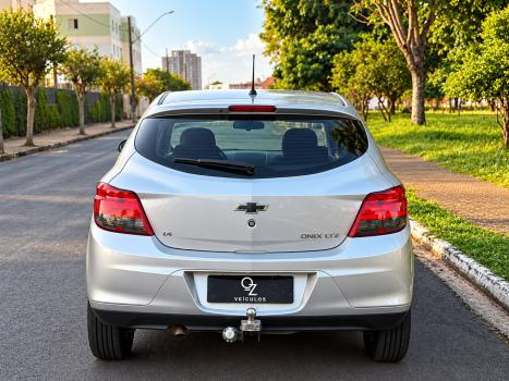 CHEVROLET Onix Hatch 1.4 4P FLEX LTZ, Foto 16