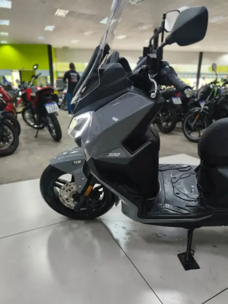 DAFRA Cruisym 300 , Foto 7