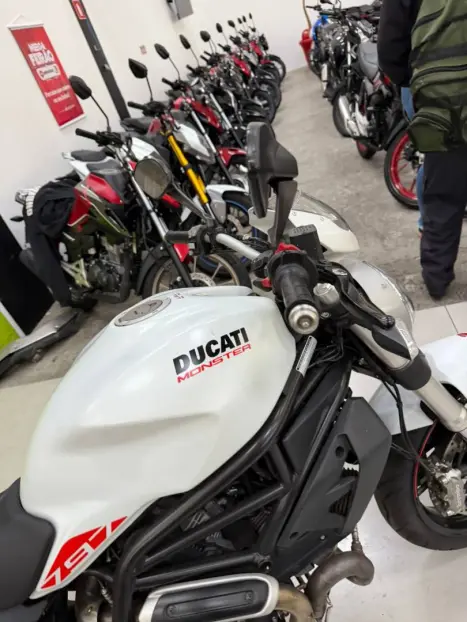 DUCATI Monster 797 , Foto 8