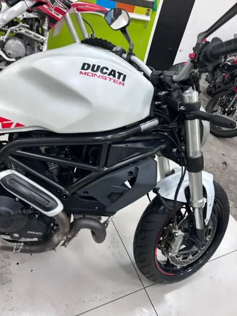 DUCATI Monster 797 , Foto 3