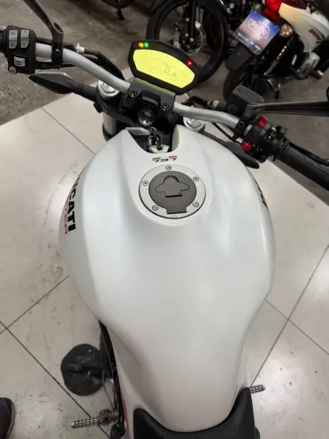 DUCATI Monster 797 , Foto 3