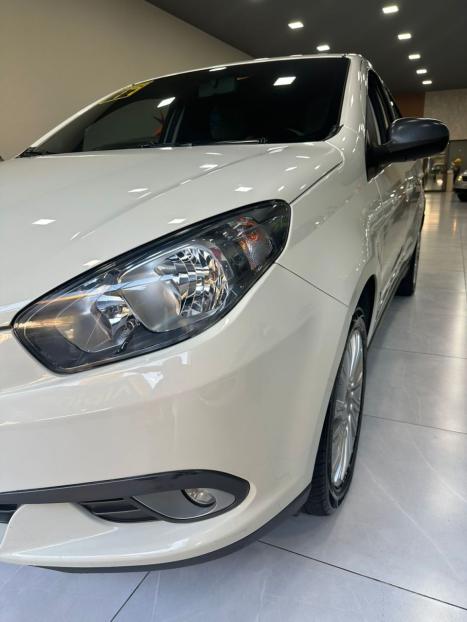 FIAT Grand Siena 1.6 16V 4P FLEX ESSENCE DUALOGIC AUTOMATIZADO, Foto 4