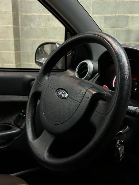 FORD Fiesta Hatch 1.6 4P FLEX, Foto 2