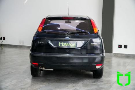 FORD Focus Hatch 2.0 16V 4P GHIA AUTOM�TICO, Foto 5