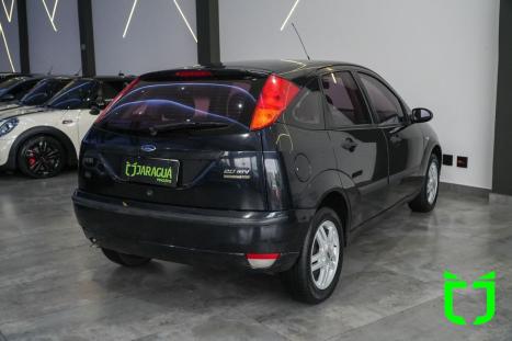 FORD Focus Hatch 2.0 16V 4P GHIA AUTOM�TICO, Foto 6