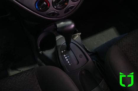 FORD Focus Hatch 2.0 16V 4P GHIA AUTOM�TICO, Foto 10
