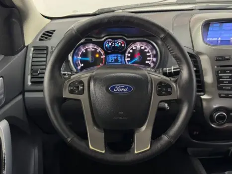 FORD Ranger 3.2 20V CABINE DUPLA 4X4 LIMITED TURBO DIESEL AUTOM�TICO, Foto 9