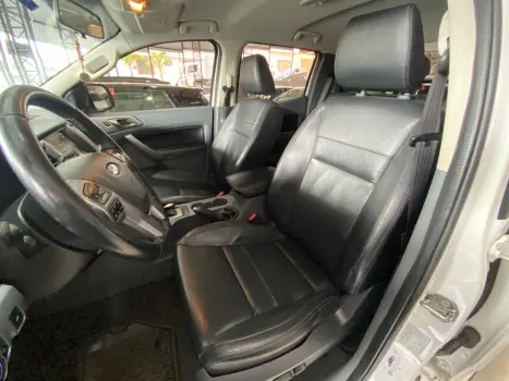 FORD Ranger 3.2 20V XLT 4X4 CABINE DUPLA TURBO DIESEL AUTOM�TICO, Foto 17