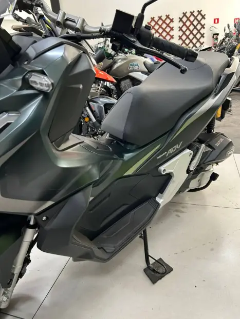 HONDA ADV 150 , Foto 2