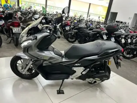 HONDA ADV 150 , Foto 2