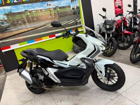 HONDA ADV 150 , Foto 2