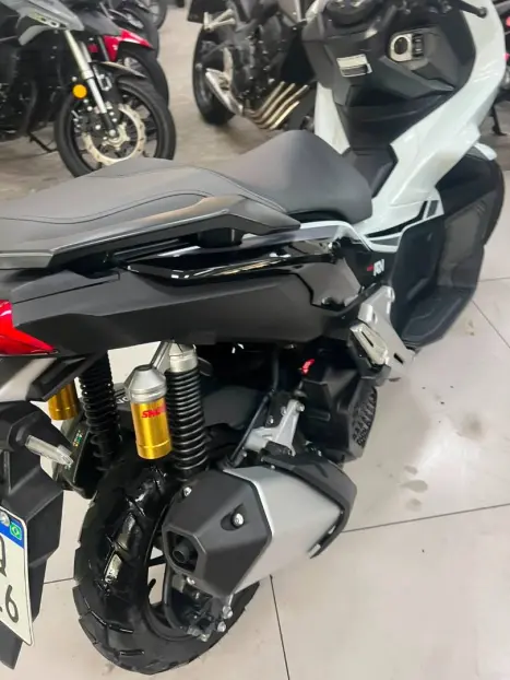 HONDA ADV 150 , Foto 4