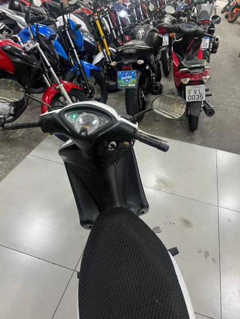 HONDA Biz 125 EX, Foto 4