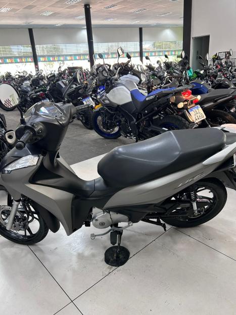 HONDA Biz 125 EX, Foto 4