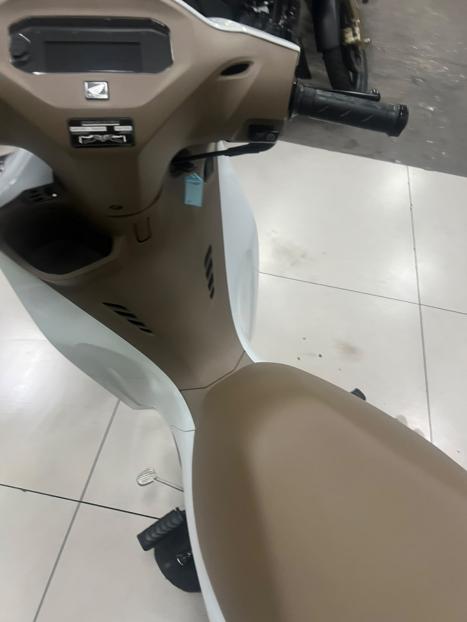 HONDA Biz 125 EX, Foto 3