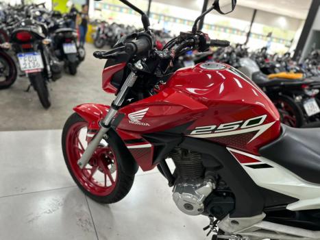 HONDA CB 250 F Twister , Foto 3