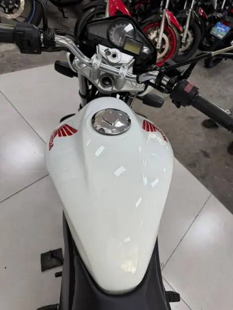 HONDA CB 300 R STD, Foto 11