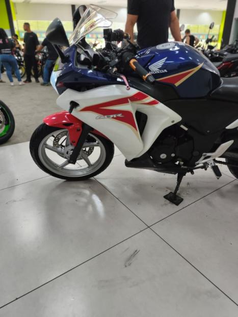 HONDA CBR 250 R, Foto 6