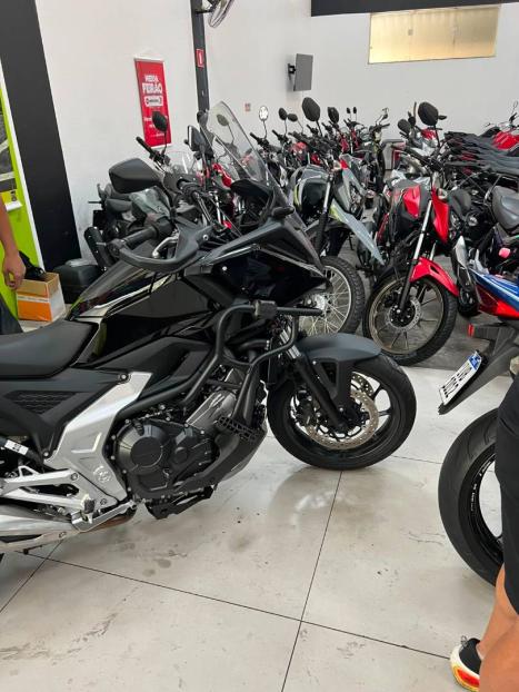 HONDA NC 750 X ABS, Foto 2