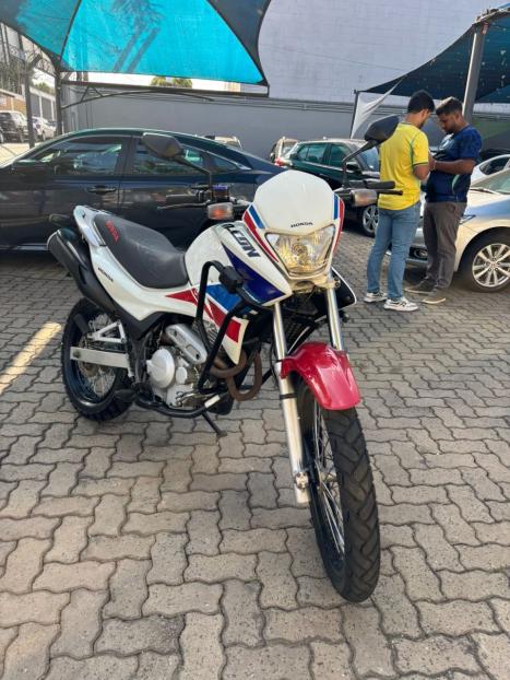 HONDA NX Falcon 400, Foto 1