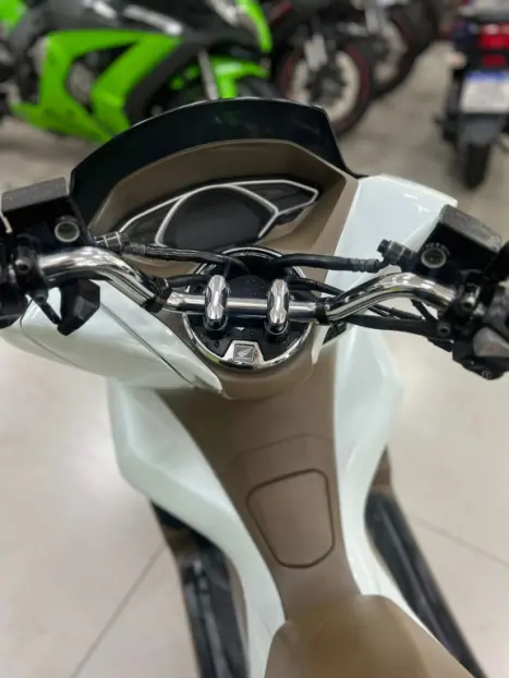 HONDA PCX 150 DLX, Foto 3