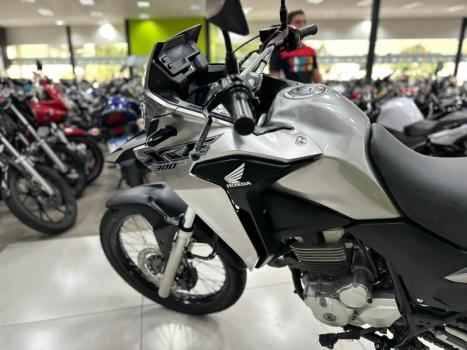 HONDA XRE 300 , Foto 4