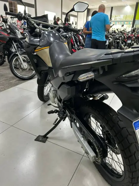 HONDA XRE 300 , Foto 3