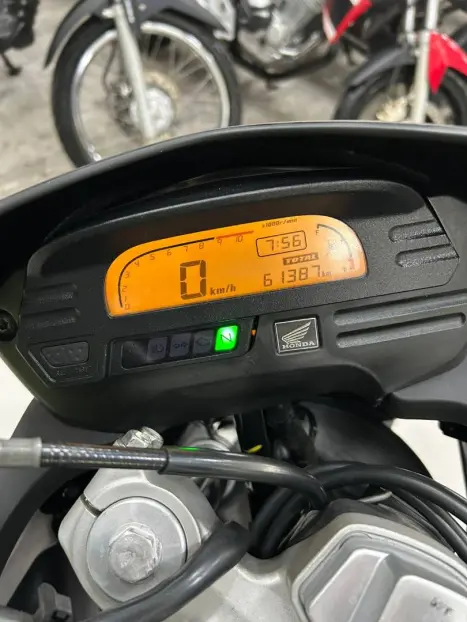 HONDA XRE 300 , Foto 4