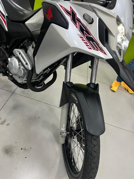 HONDA XRE 300 , Foto 3