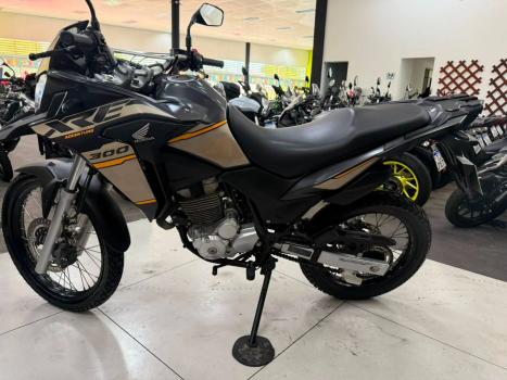 HONDA XRE 300 , Foto 4