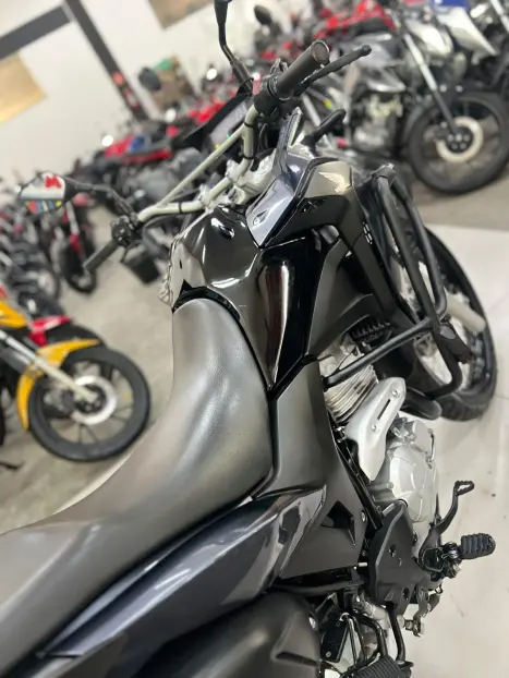 HONDA XRE 300 , Foto 4