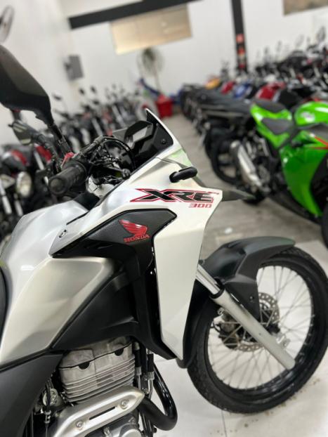 HONDA XRE 300 ABS, Foto 9