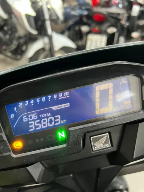 HONDA XRE 300 ADVENTURE, Foto 4